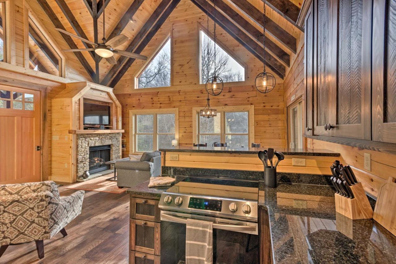 Hilltop Cabin On 5 Acres With Hot Tub And Waterfall! Bryson City Kültér fotó
