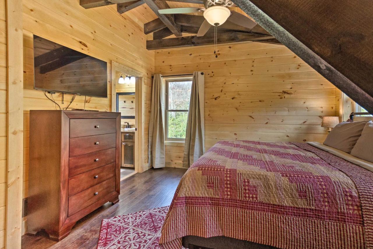 Hilltop Cabin On 5 Acres With Hot Tub And Waterfall! Bryson City Kültér fotó
