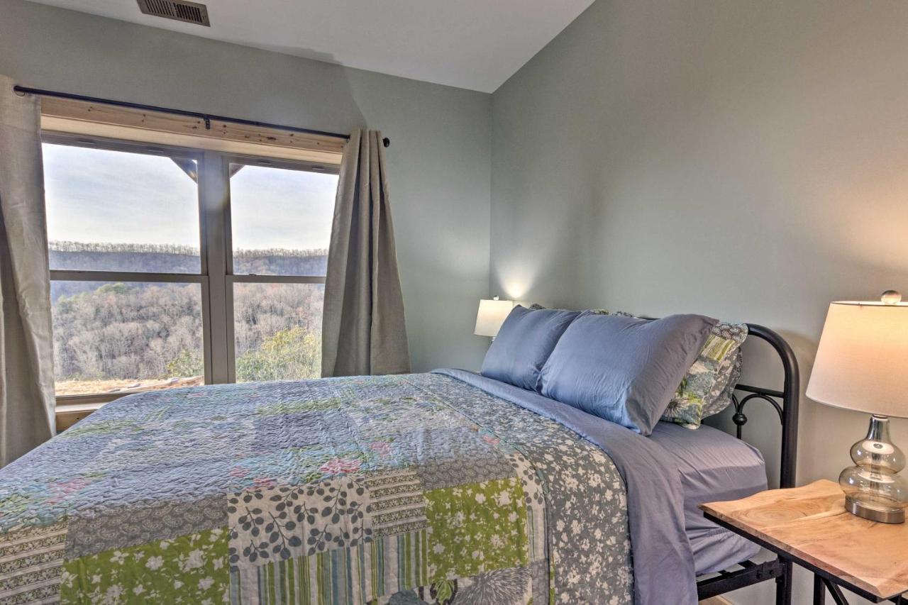 Hilltop Cabin On 5 Acres With Hot Tub And Waterfall! Bryson City Kültér fotó