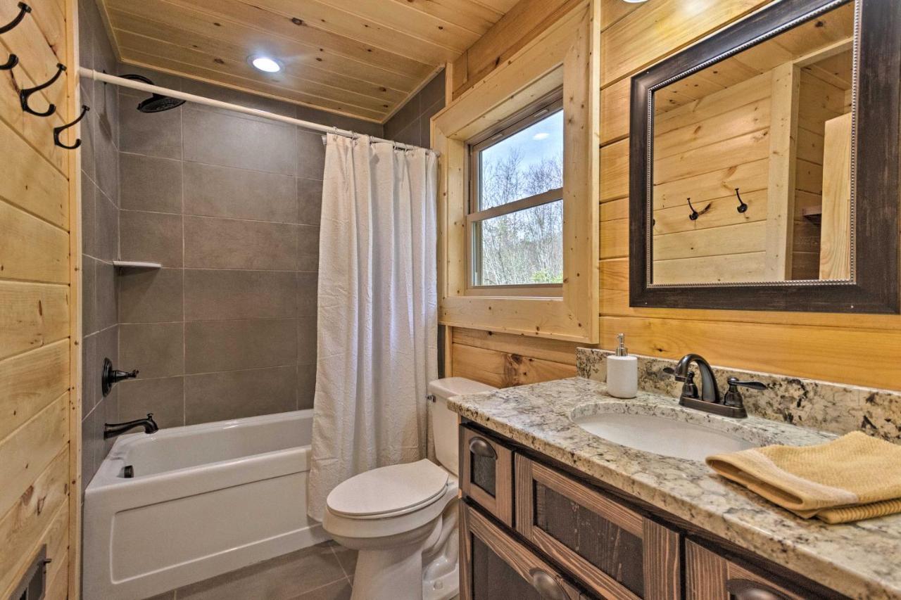 Hilltop Cabin On 5 Acres With Hot Tub And Waterfall! Bryson City Kültér fotó
