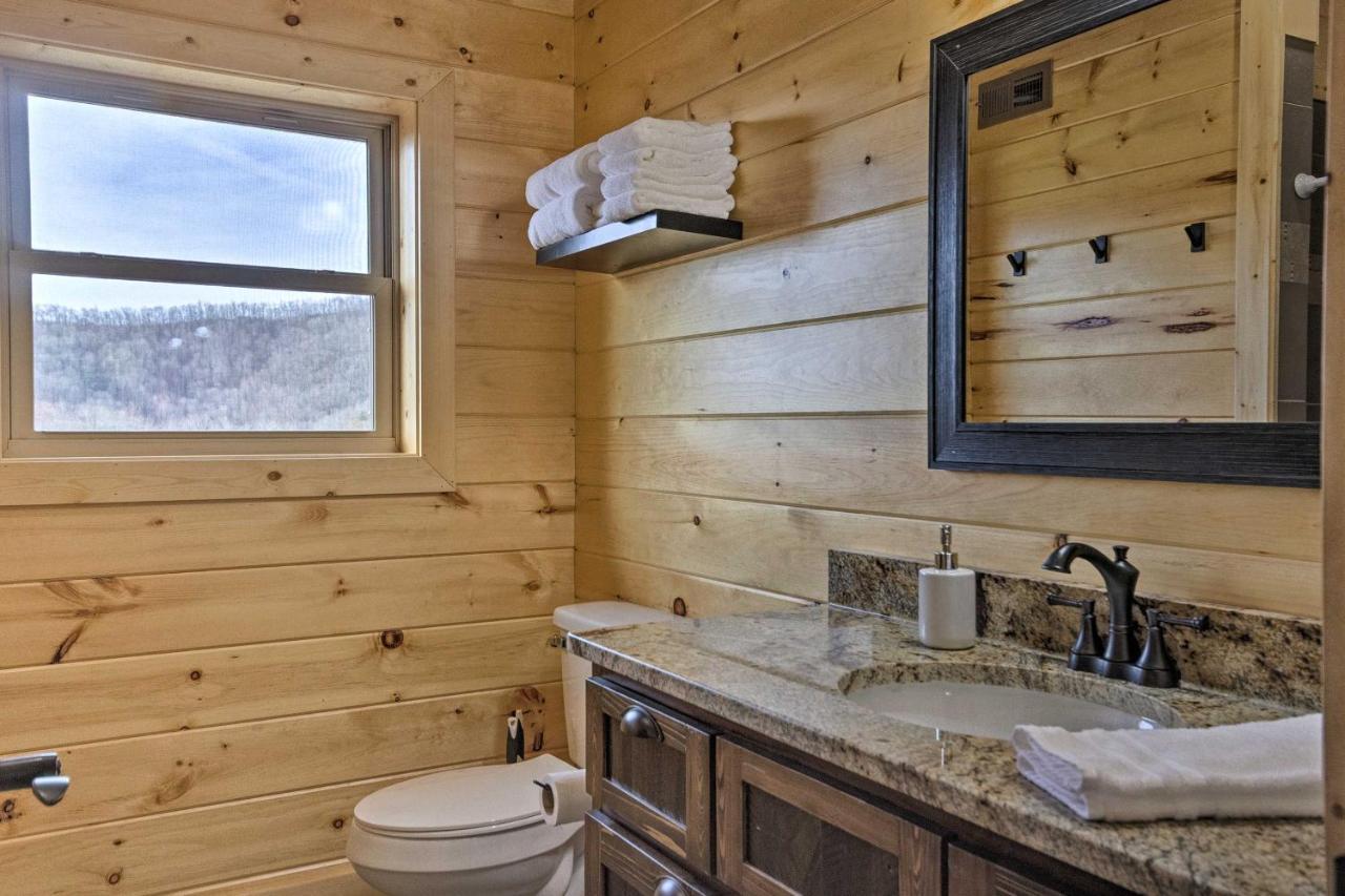 Hilltop Cabin On 5 Acres With Hot Tub And Waterfall! Bryson City Kültér fotó