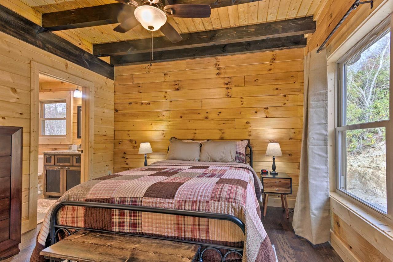 Hilltop Cabin On 5 Acres With Hot Tub And Waterfall! Bryson City Kültér fotó