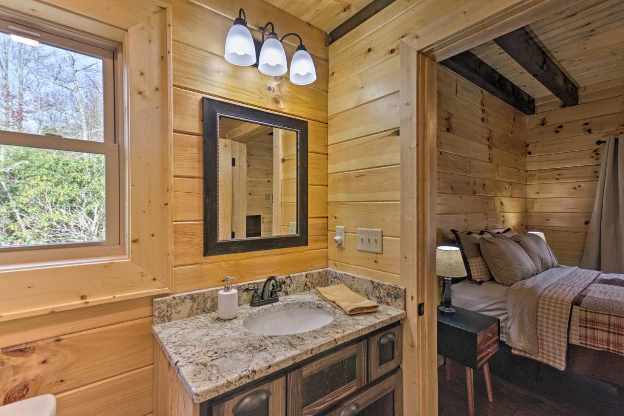 Hilltop Cabin On 5 Acres With Hot Tub And Waterfall! Bryson City Kültér fotó