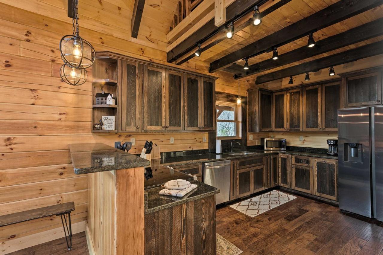 Hilltop Cabin On 5 Acres With Hot Tub And Waterfall! Bryson City Kültér fotó