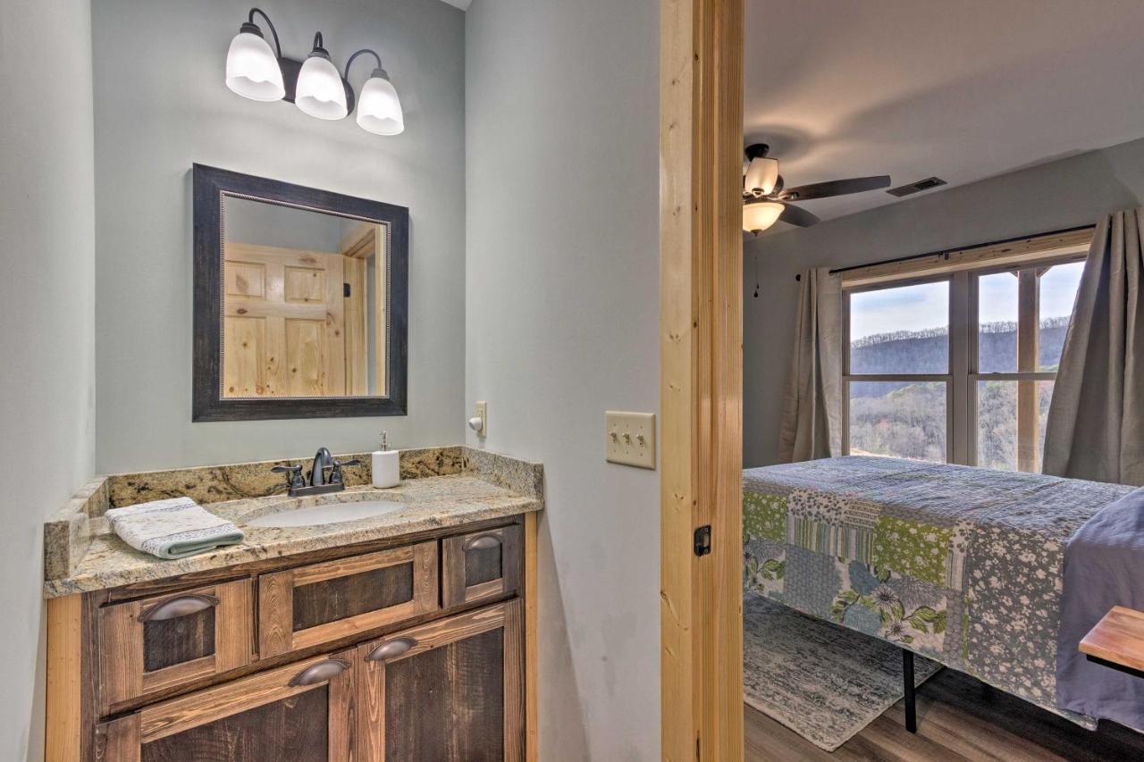 Hilltop Cabin On 5 Acres With Hot Tub And Waterfall! Bryson City Kültér fotó