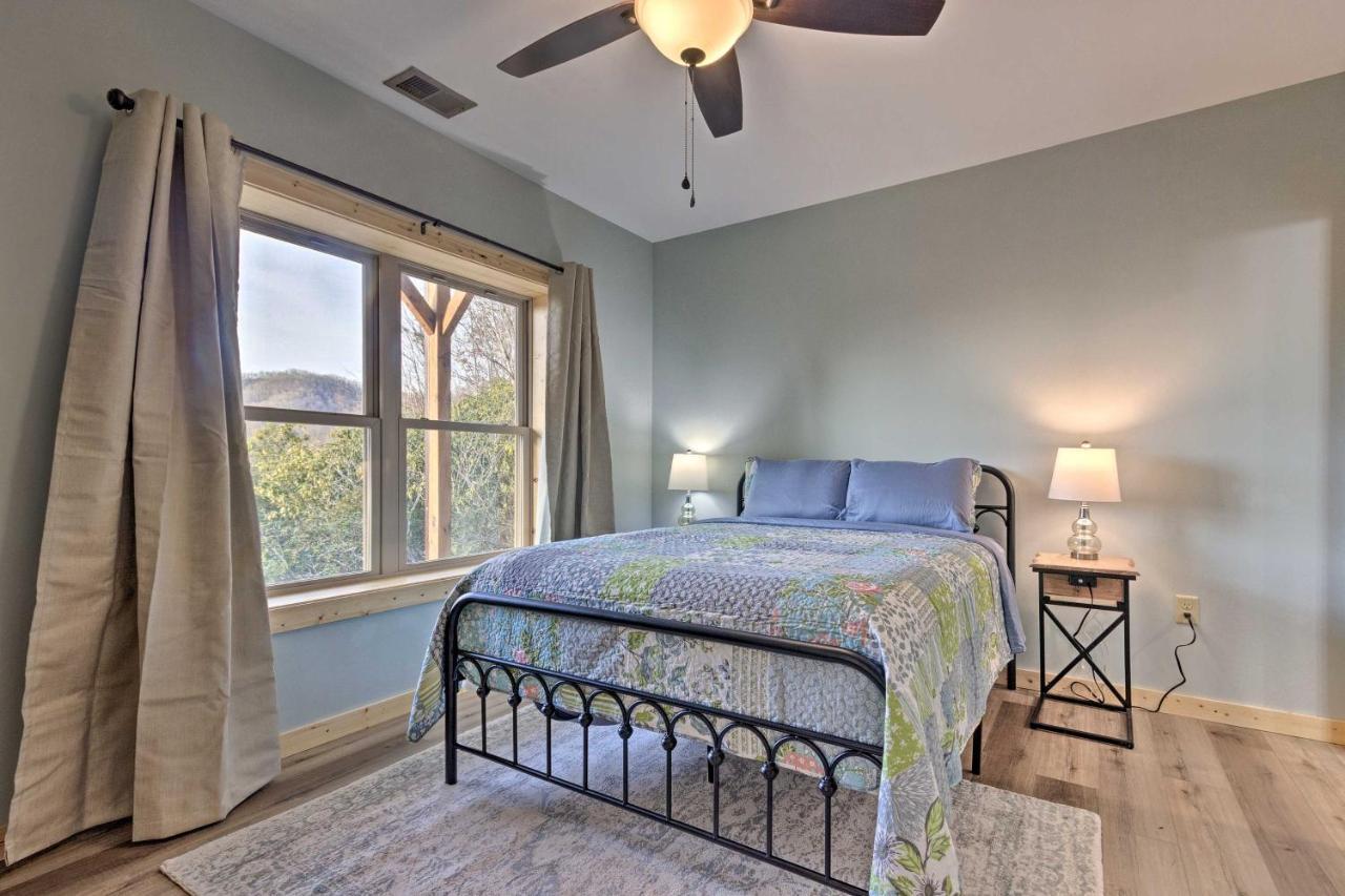 Hilltop Cabin On 5 Acres With Hot Tub And Waterfall! Bryson City Kültér fotó