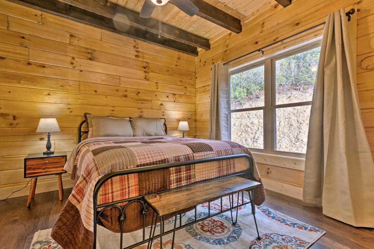 Hilltop Cabin On 5 Acres With Hot Tub And Waterfall! Bryson City Kültér fotó